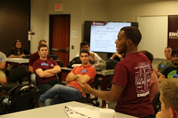 Aggies Invent students