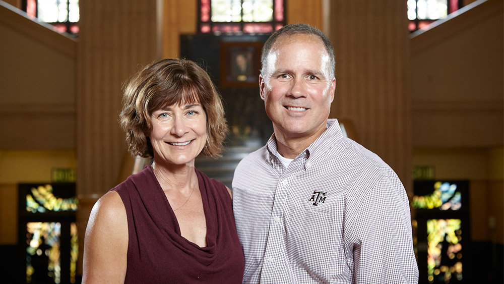 Liz and Brad Worsham posed for a photo wearing maroon and Texas A&M attire.