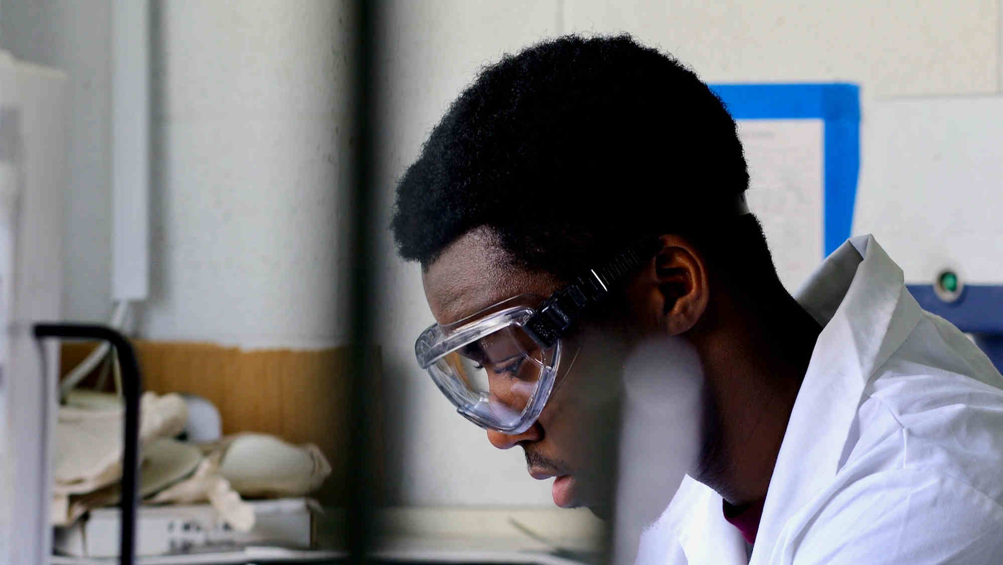 MSEN student works in the lab.