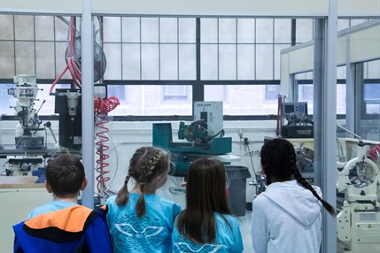 fourth grade students visit industrial engineering lab at Texas A&M