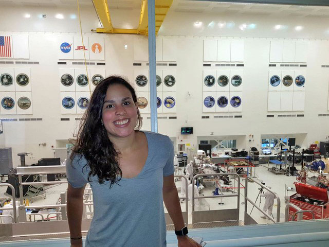 Santini De León smiling in a NASA building during her fellowship.