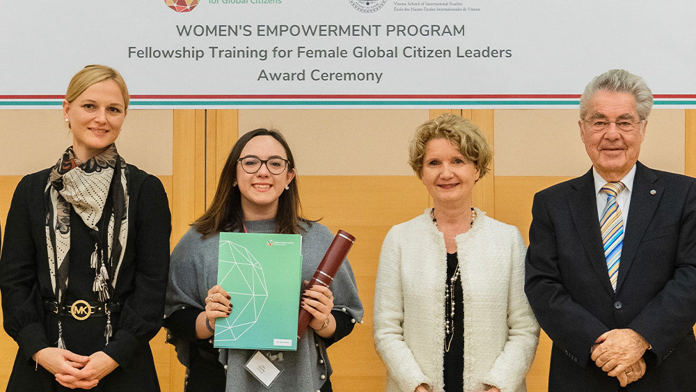 Sara Amani receiving an award