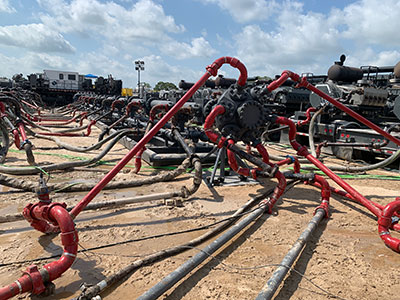 long series of pipes with hoses attached for pumping fracturing fluids