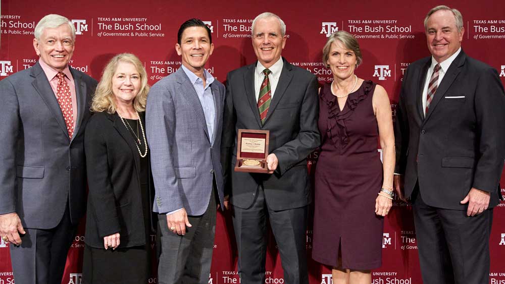 Rodney Boehm with The 41 Award and Steve Vincent ‘73, Linda Vincent, interim College of Engineering dean Dr. John E. Hurtado, Ann Boehm and General (Ret.) Mark A. Welsh III.