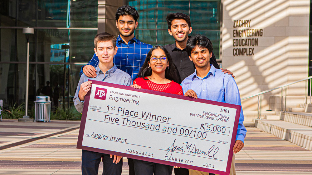 Aggies Invent Sandia's first-place winning team with their jumbo check for $5,000.