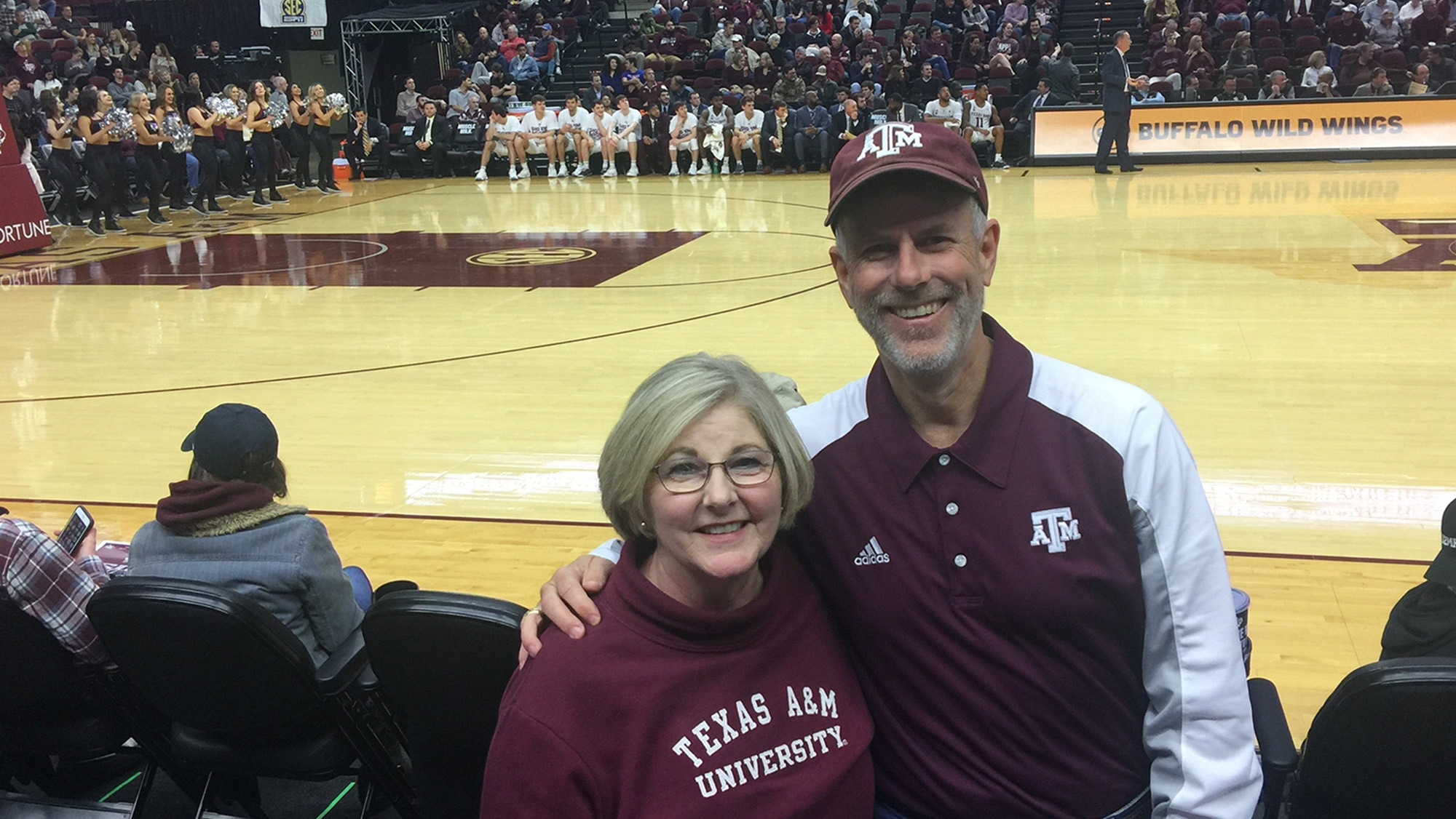 Susan ’84 and Timothy ’84 Pylant at an Aggie Men’s Basketball game.