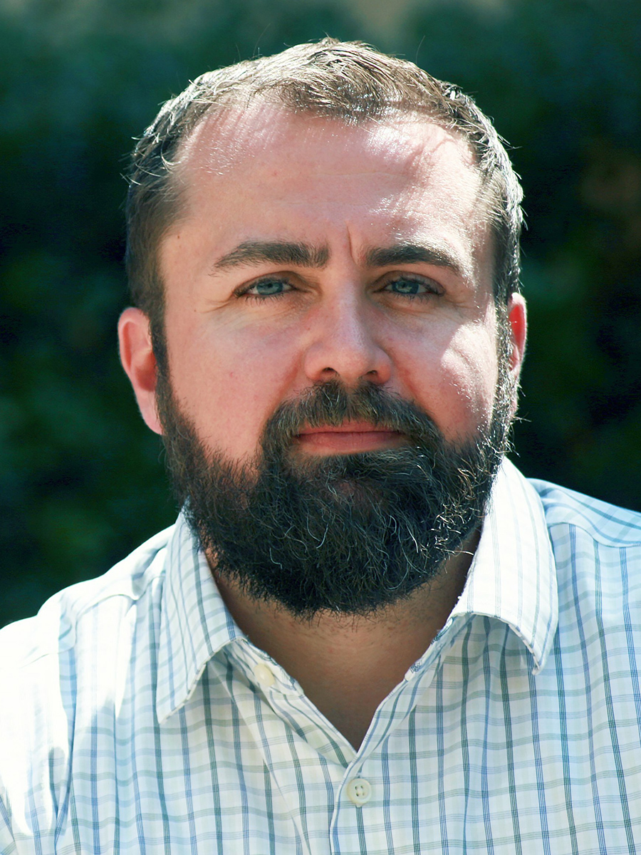 Headshot of a man.