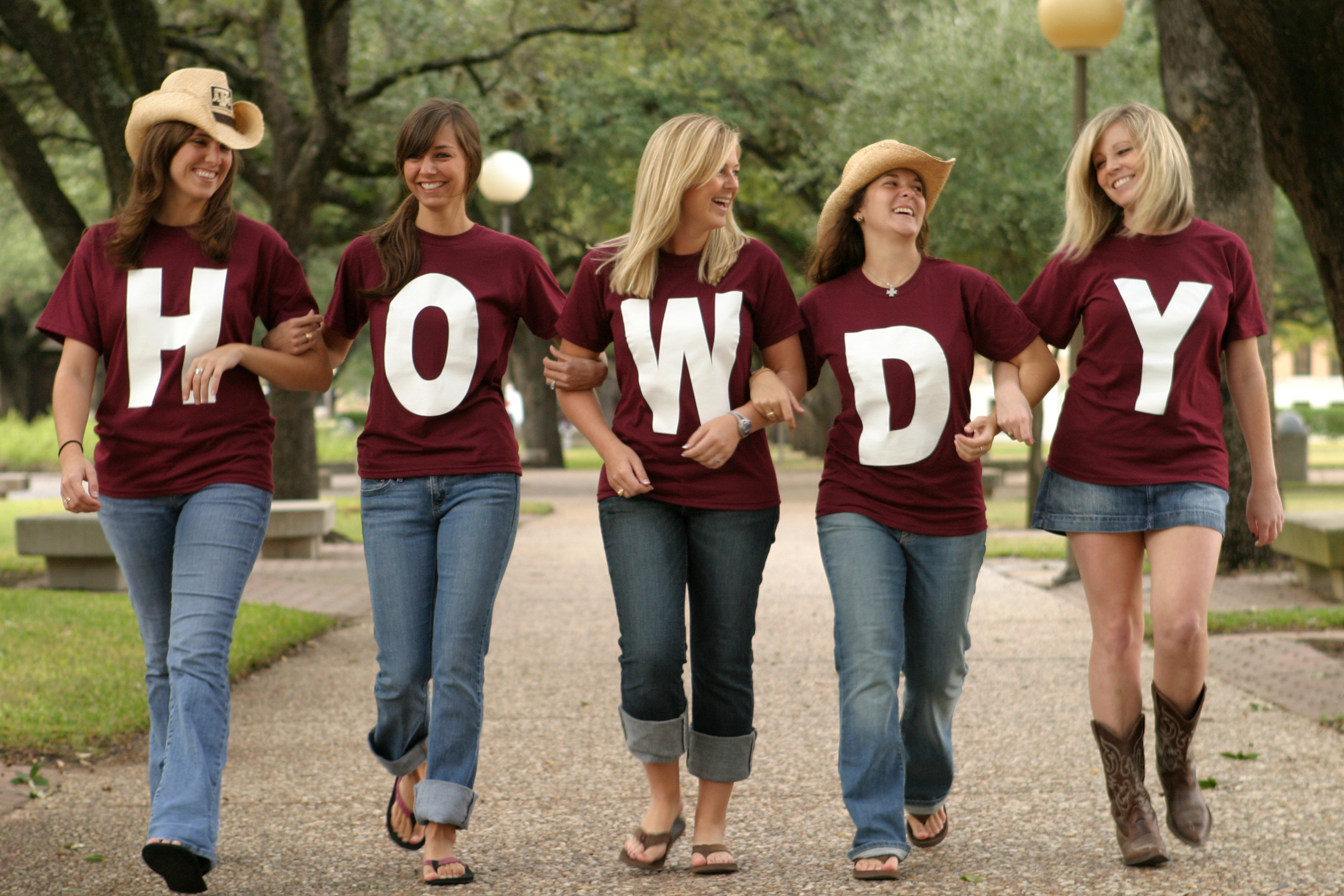 Girls wearing Howdy t-shirts